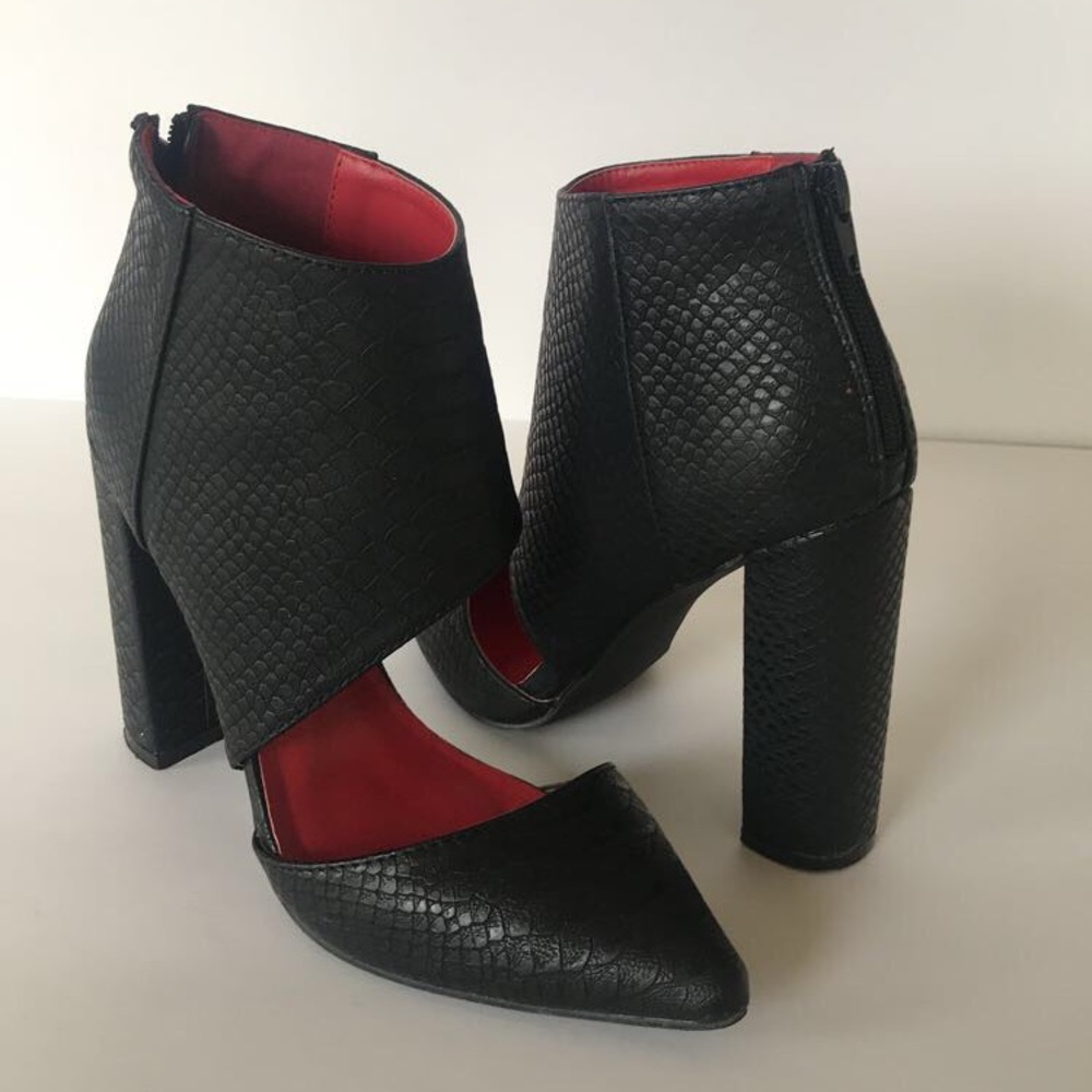 Ankle Heeled Bootie